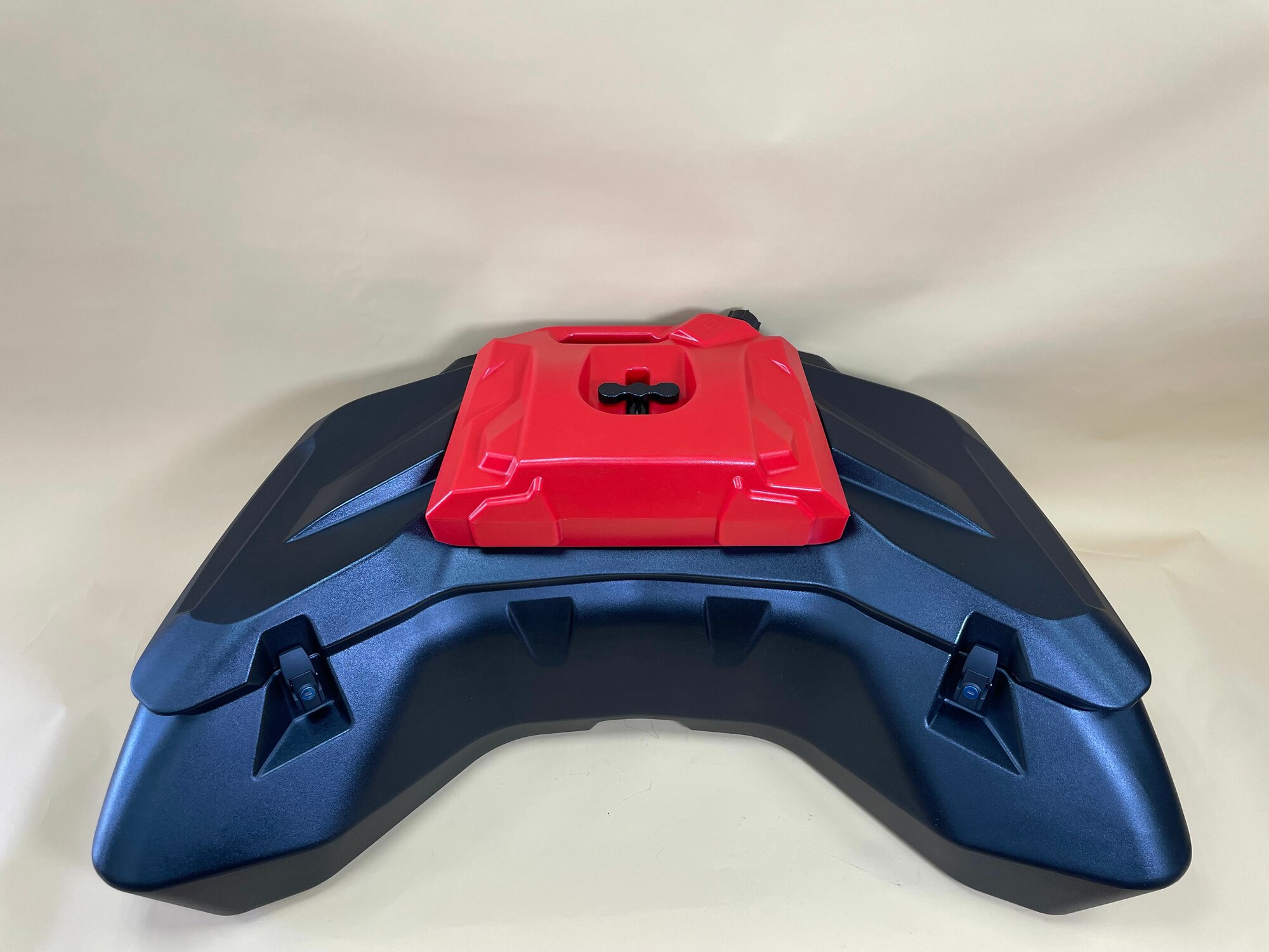 Кофр с красной канистрой 10л для квадроцикла BRP Outlander Can-Am, Tesseract — фото 1
