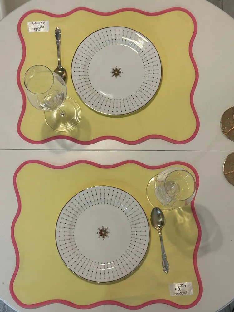 Салфетки сервировочные волнистые нежно-желтые с розовой бейкой 2 шт