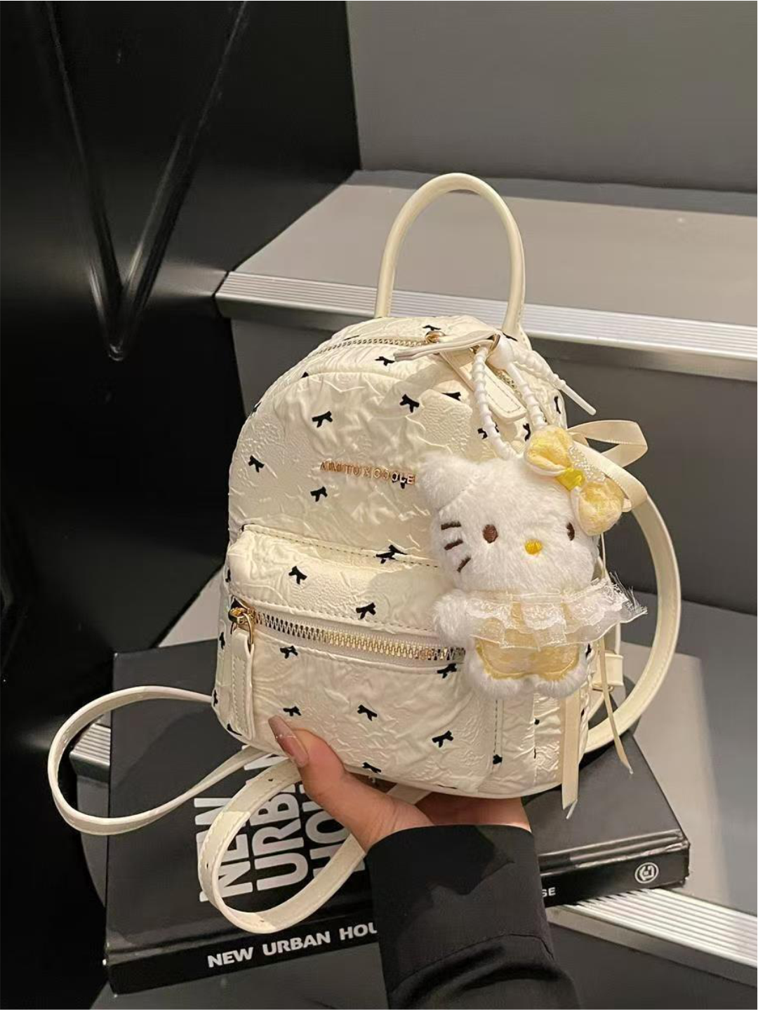 Мини-рюкзак "Белый с бантиками", легкий, для телефона и мелочей — фото 1