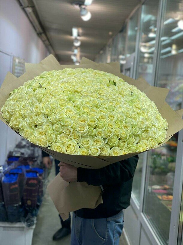 Букет Well Flowers круглый 301 белая роза 70 см букет свежих цветов