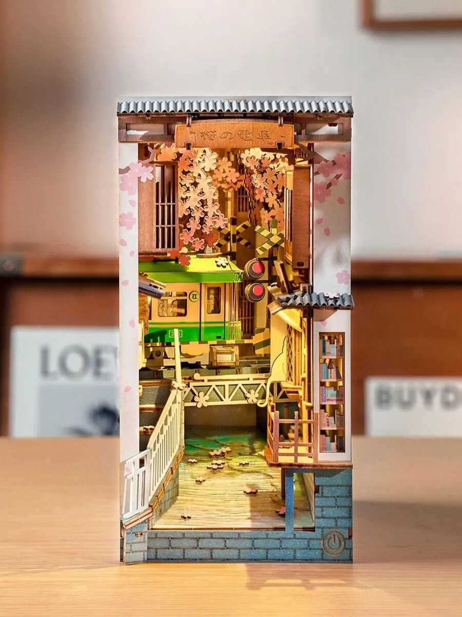 3D конструктор деревянный Robotime Rolife Sakura Densya DIY книжный уголок