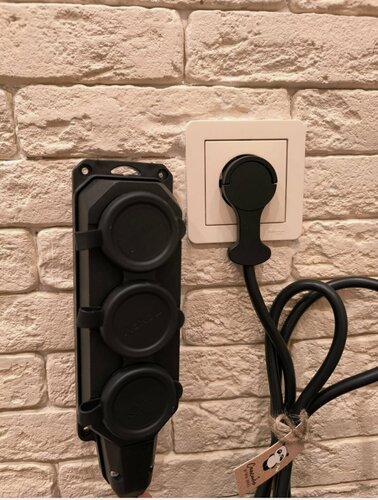 Изображение товара Удлинитель IP 44 влагозащищенный с угловой плоской вилкой невидимкой с кольцом 3 розетки каучук 1,5 метра