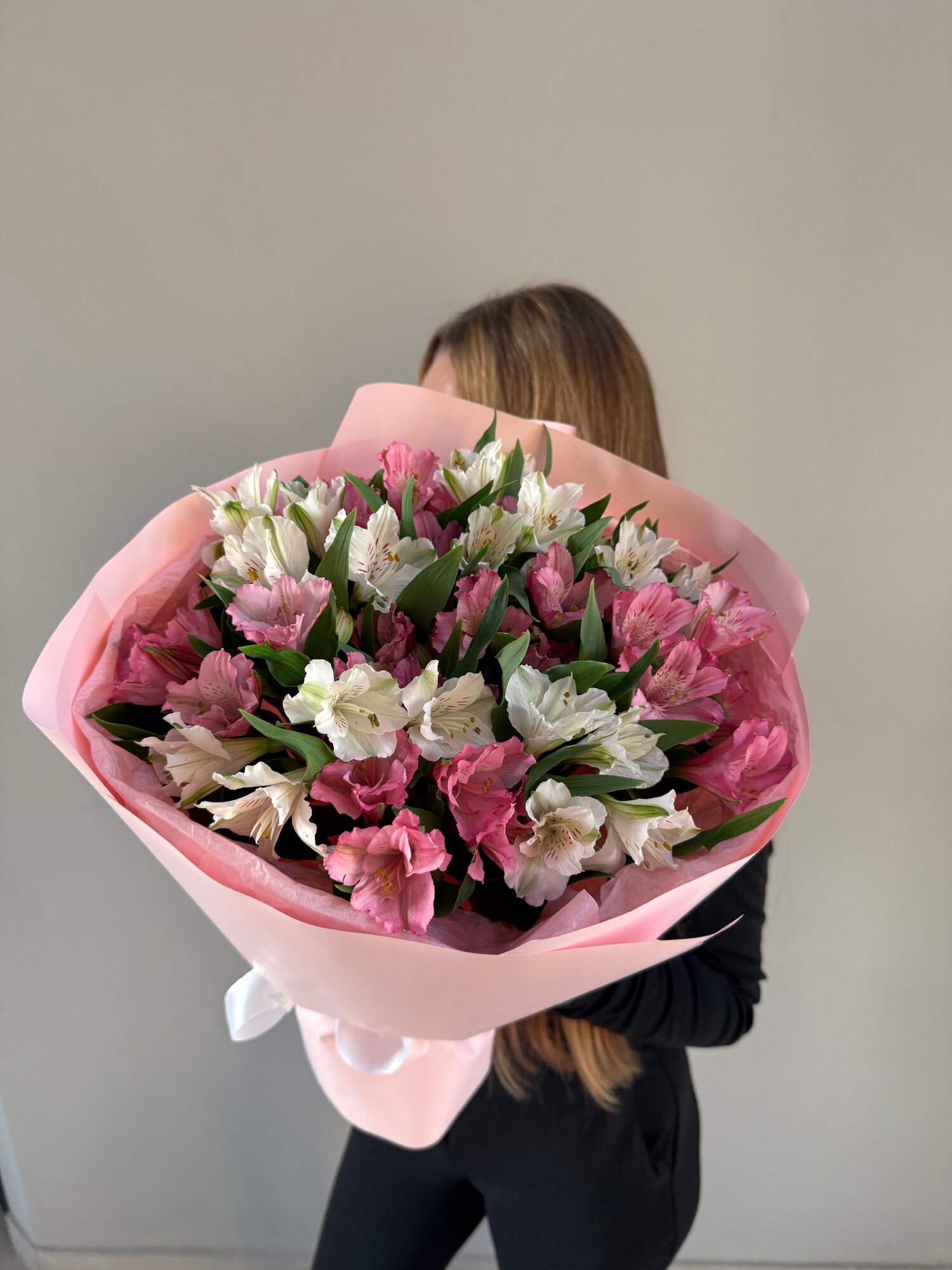 Нежный букет из альстромерий 11 штук ( живые цветы) на любой повод