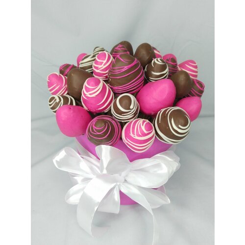 Клубника в шоколаде 19-21шт, букет в шляпной коробке коллекция 