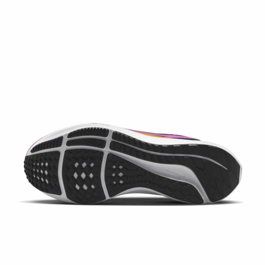 Кроссовки NIKE, размер 8 US, black/orange/white/violet — фото 1