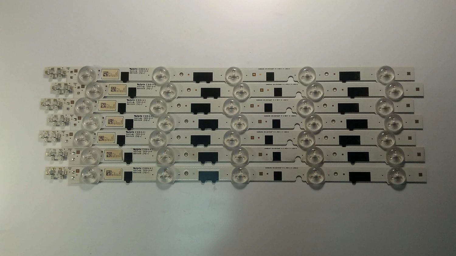 2013SVS40F R 5 REV1.9 130212 LCD CY-HF400CSLV5V DW50 за 1 планку для Ue40F6330Ak Wh07 Lcd Телевизор Samsung LCD, LED подсветка (string стринг светодиодный) для матрицы арт. 9472