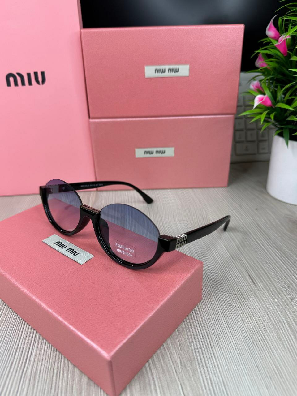 Солнцезащитные очки Miu Miu, черный
