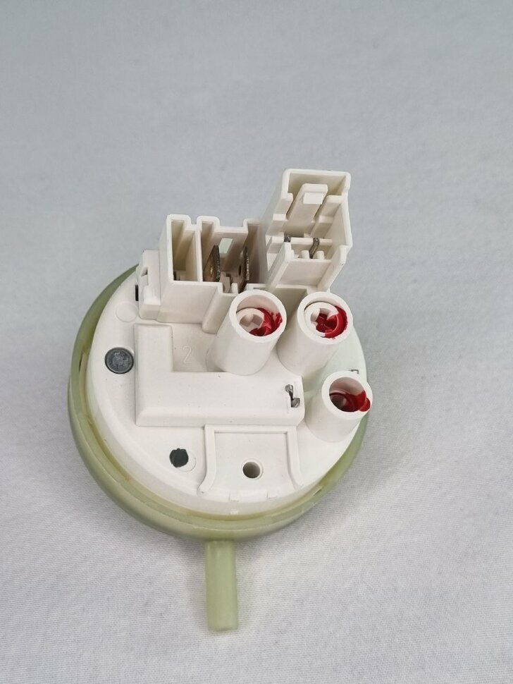 Прессостат (датчик уровня воды) для стиральной машины Bosch, Siemens, Neff 428683