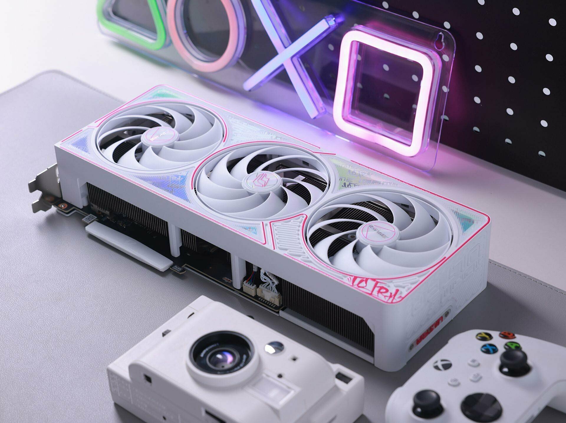 Видеокарта Colorful iGame GeForce RTX 5080 Ultra W OC 16GB GDDR7, трехкулерная, белая