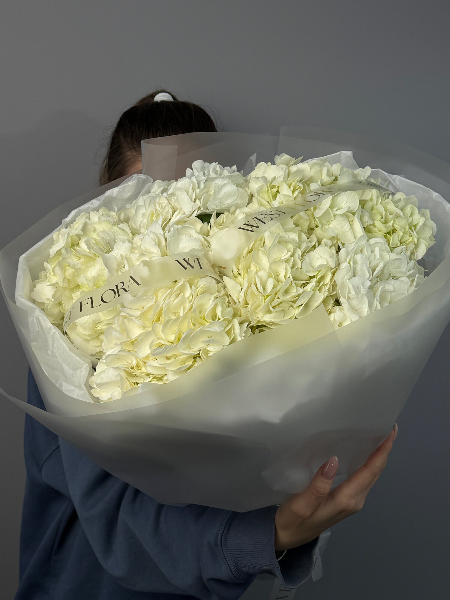 Букет WEST FLORA 7 гортензий Колумбия белый диаметр 50 см