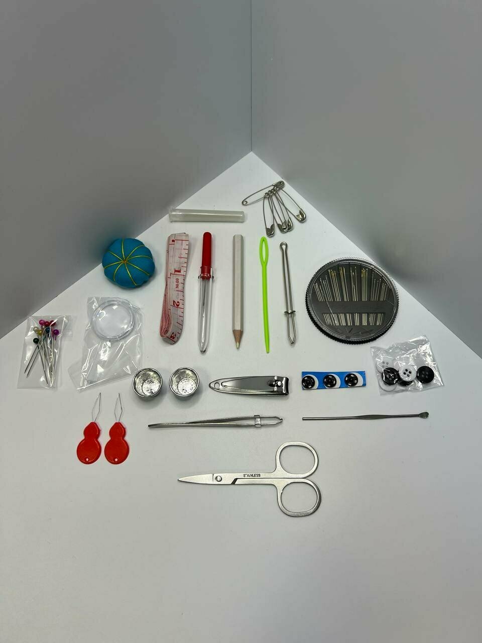 Набор для шитья, швейный набор, набор для вышивания, набор швейных ниток, 94 предмета — фото 1