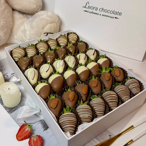 Изображение товара Клубника в шоколаде набор 1134N. В наборе 24-35 шт. Бельгийский шоколад Callebaut.