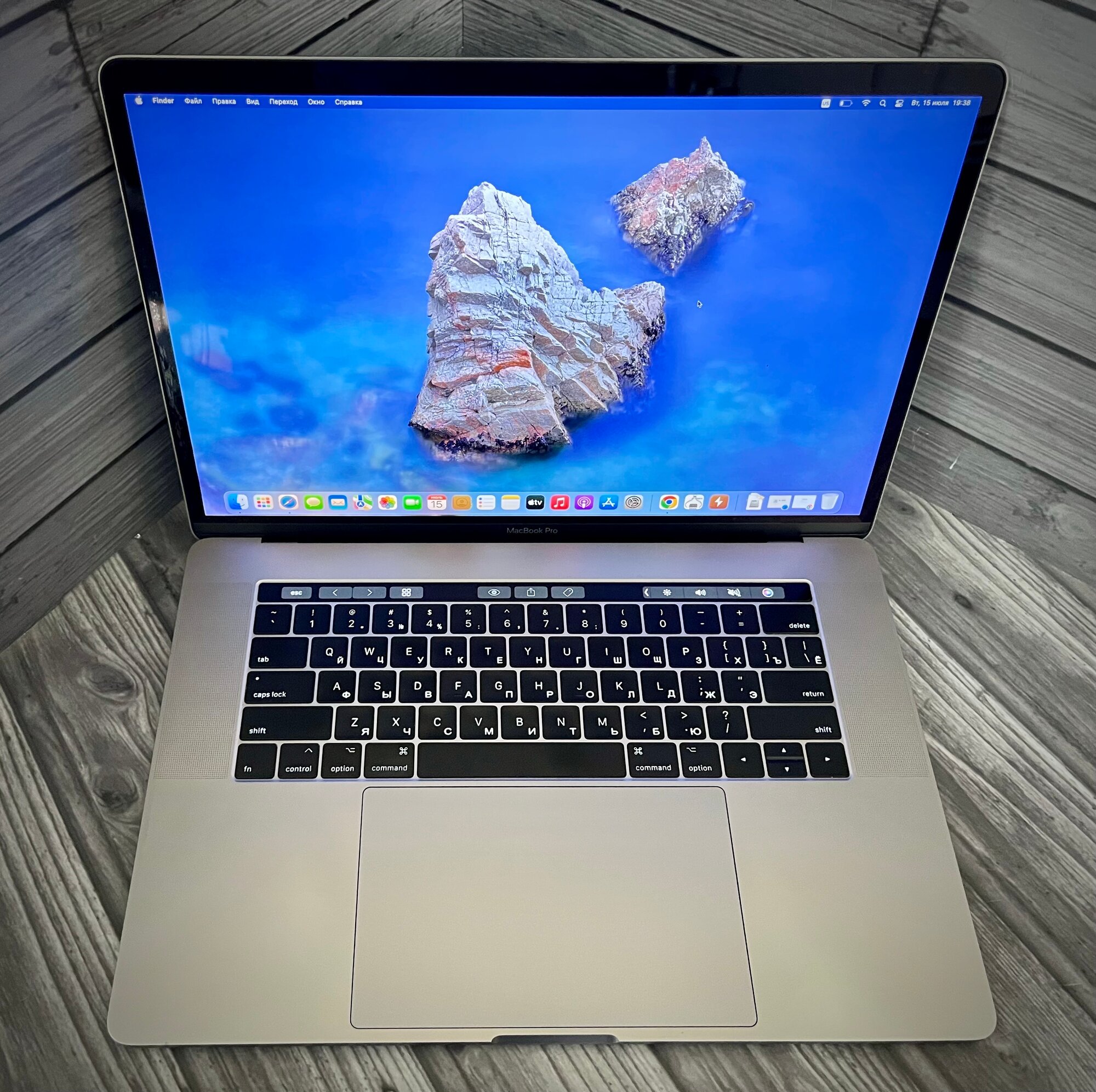 15.4" Ноутбук Apple MacBook Pro 15 Mid 2017 2880x1800, Intel Core i7 2.9 ГГц, RAM 16 ГБ, DDR4, SSD 512 ГБ, AMD Radeon Pro 560, macOS, RU, MR942RU/A, Серый космос (Уценка)