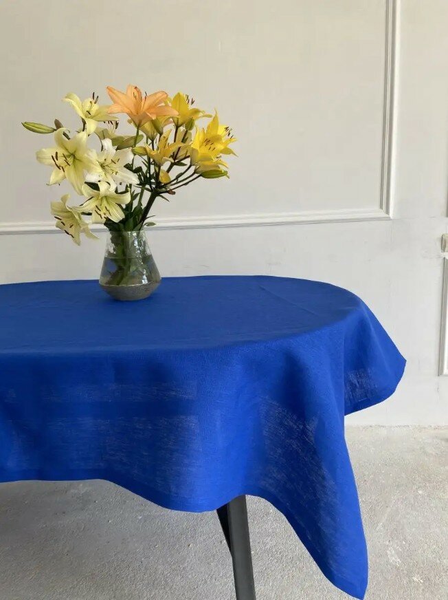 Скатерть гладкокрашенная из 100% льна, размер 144*172 см, синяя(электрик)
