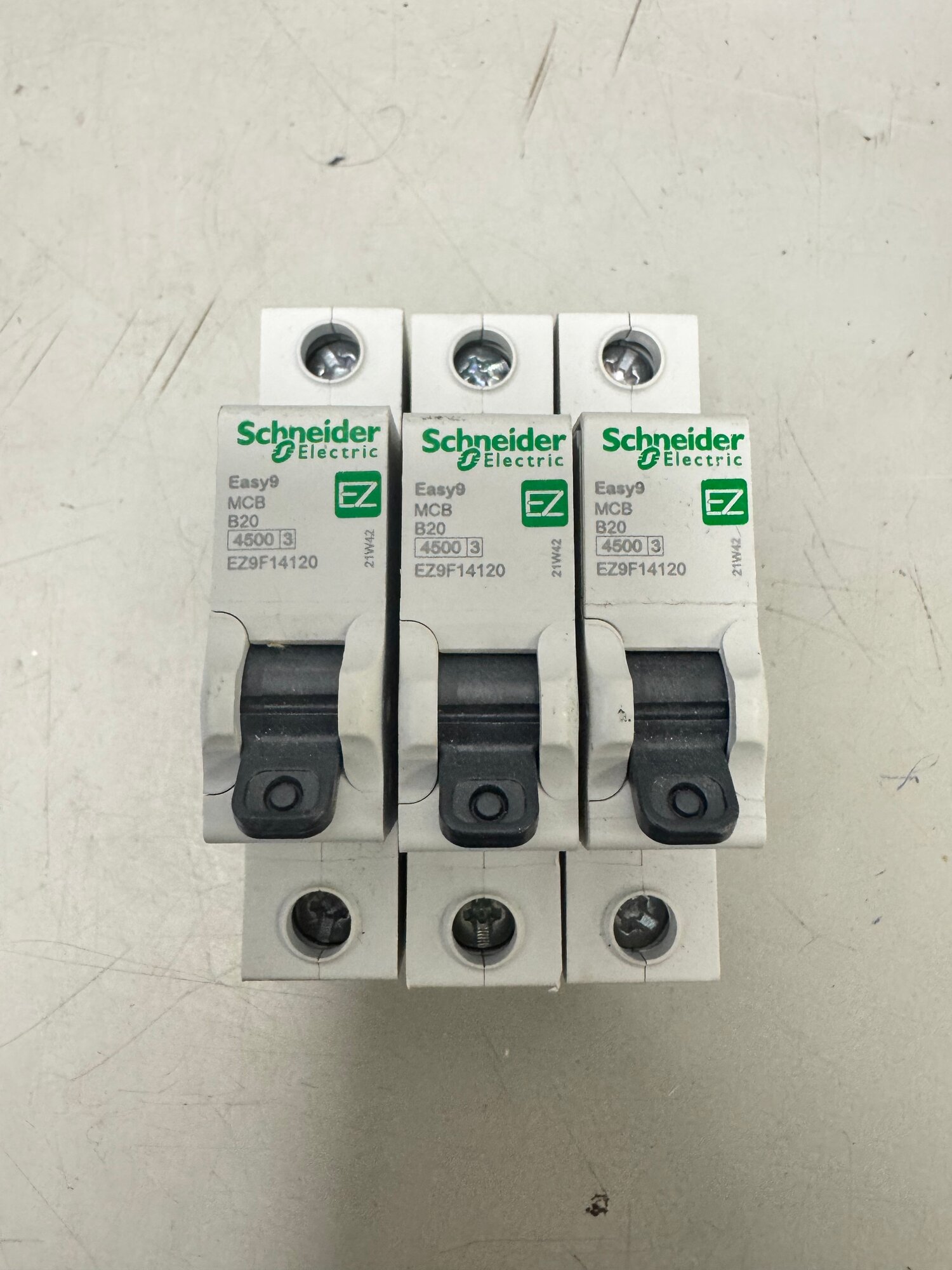 Автоматический выключатель Schneider Electric EASY 9 1П 20А B 45кА 230В (автомат электрический) EZ9F14120