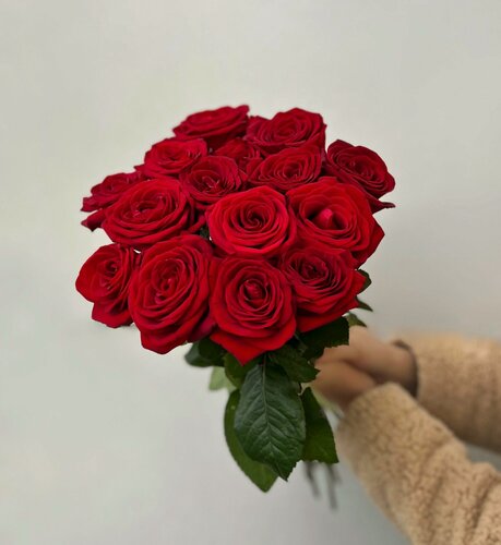 Изображение товара Букет красных роз из 13 шт, красивый букет роз 60 см, букет живых цветов, Россия
