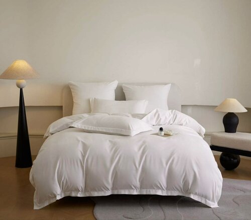 Изображение товара Комплект постельного белья 2-х двуспальный Бархатный сатин простыня на резинке - Белый