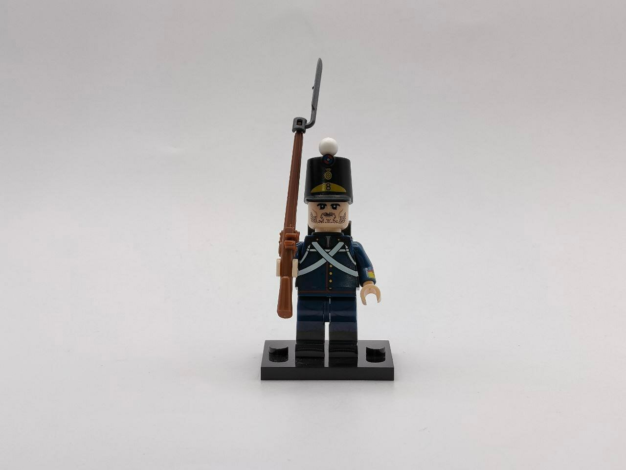 Минифигурка "Португальский линейный пехотинец", фигурка персонажа коллекции "Новое время", совместима с конструкторами Lego