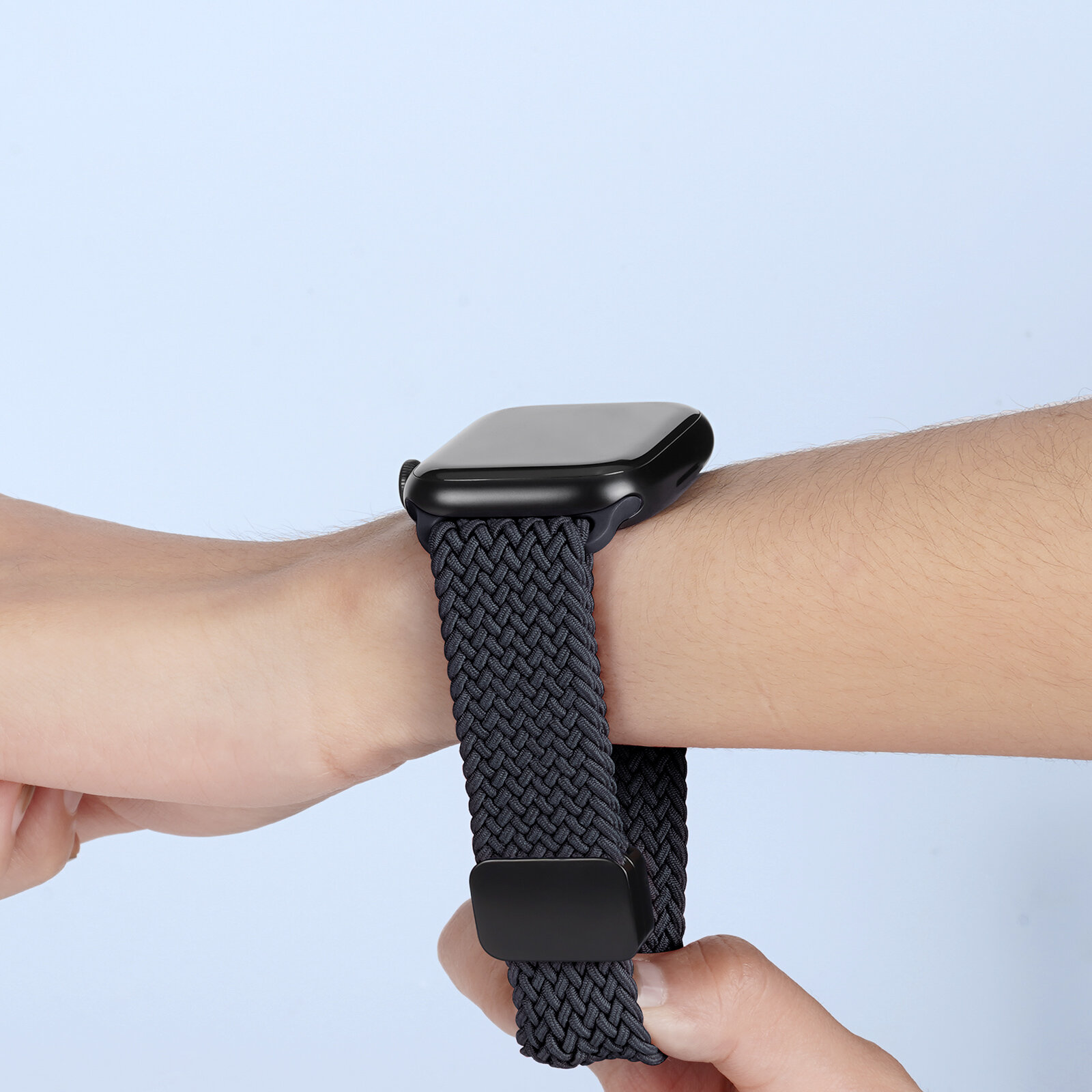 Эластичный ремешок черного цвета (Midnight) от Dux Ducis для смарт часов Apple Watch размером 42, 44, 45, 46, 49MM, серия Strap (Mixture Pro Series) — фото 1
