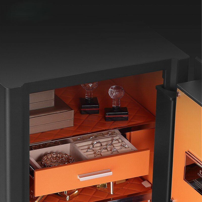 Внутреннее пространство сейфа Xiaomi с демонстрацией организации хранения документов и мелких предметов