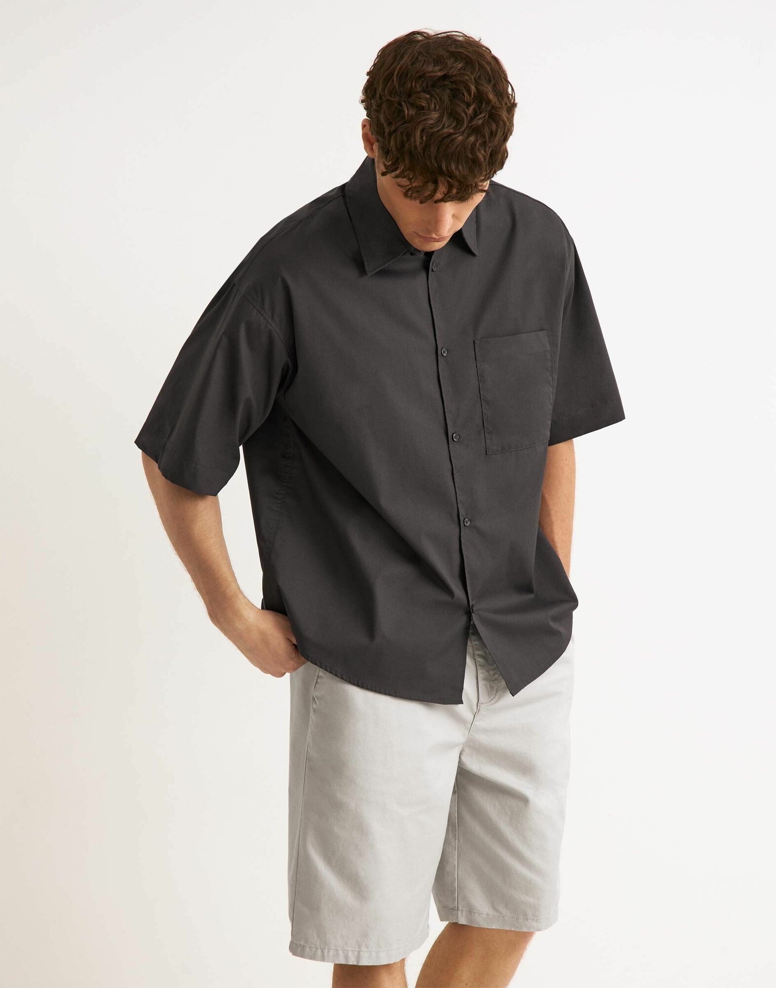 Бермуды Gloria Jeans GJ BLACK, размер M (48-50), светло-серый