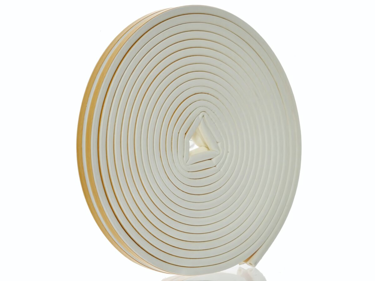 Уплотнитель самоклеящийся резиновый Р-профиль 55*9 мм 10м белый защита от пыли и сквозняков