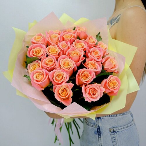 Изображение товара Монобукет "Волшебные персиковые розы", 25 штук, лента, тишью, подкормка
