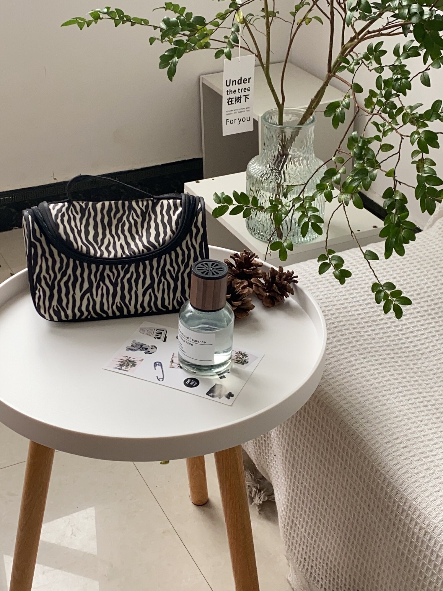 Интерьерный столик для дома и офиса — фото 1