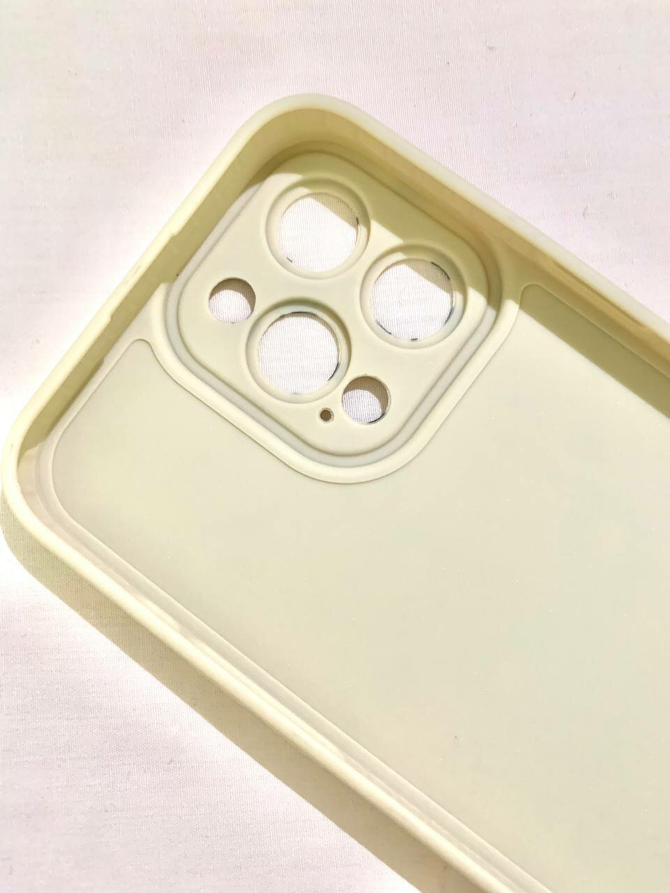 Чехол "Котята" молочного цвета для модели телефона Iphone 16 Pro Max — фото 1