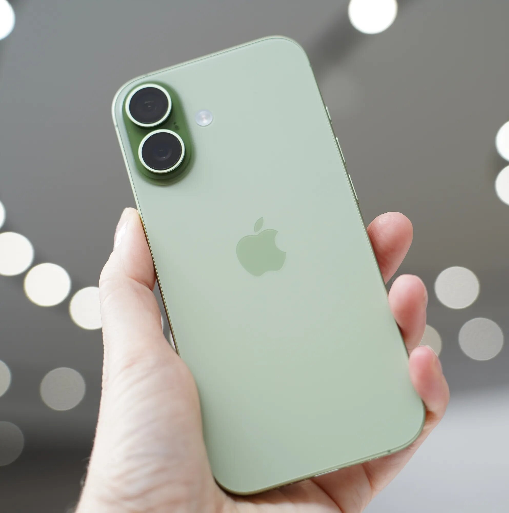 Смартфон Apple iPhone 17, 256ГБ, (ORIGINAL)", камера 48МП, NFC, IP68, Sage — фото 1