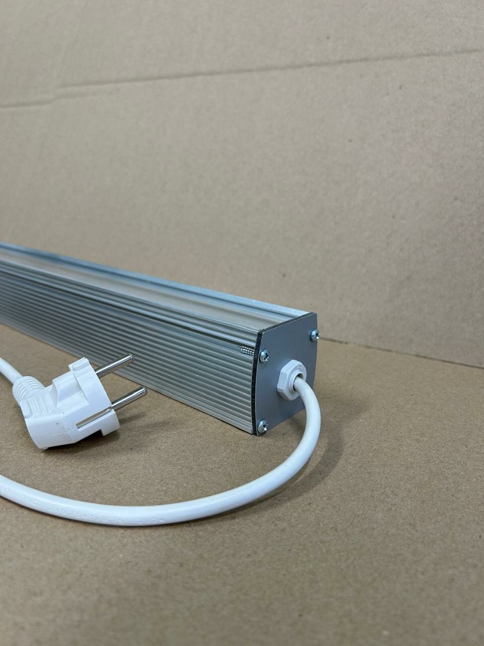 Светодиодный фитосветильник "СФ60БКС-1000 Рассада" с выключателем, с проводом 1,5 м и вилкой