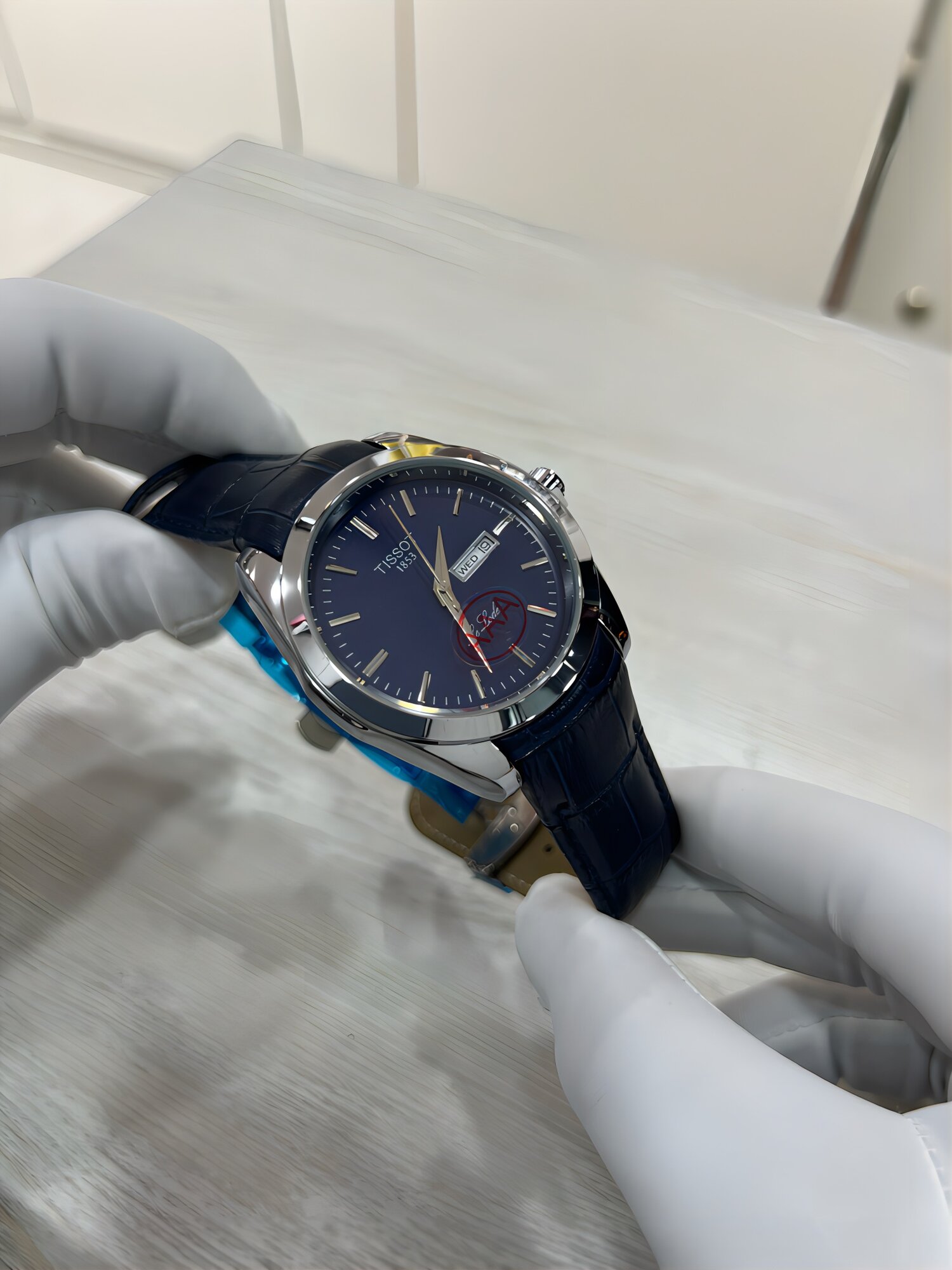 Наручные часы TISSOT, синий