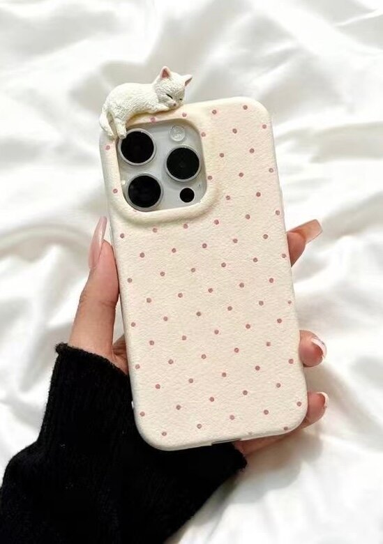 Чехол для iPhone 14 Pro с милым 3D котиком в горошек Премиальное качество высшего уровня — фото 1