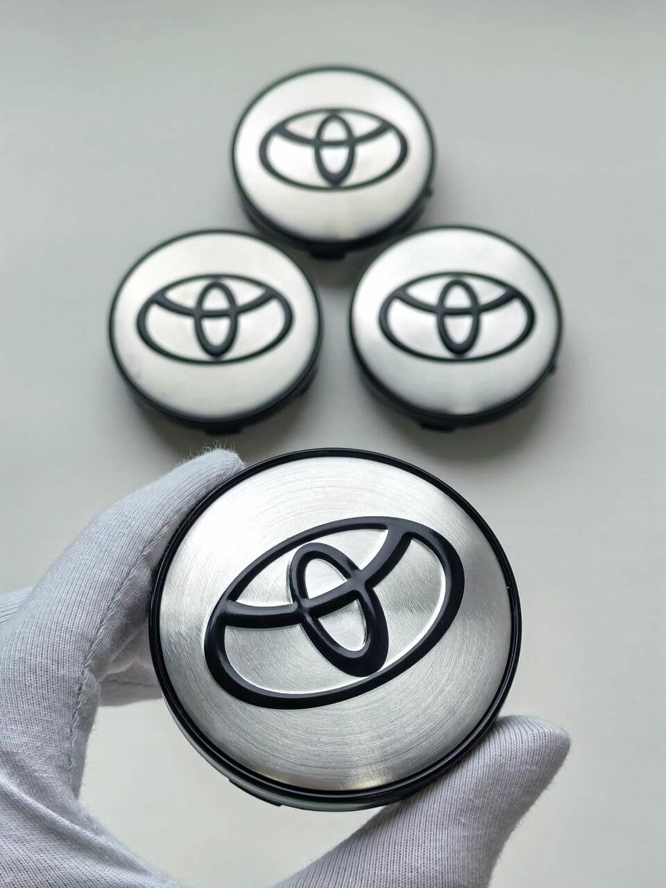 Заглушки Toyota 60*56 мм колпачки ступицы на диски Тойота на авто