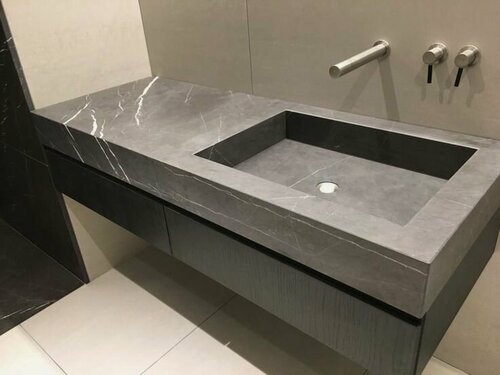 Изображение товара "Столешница с Раковиной" из керамогранита, серый цвет, подвесная конструкция,