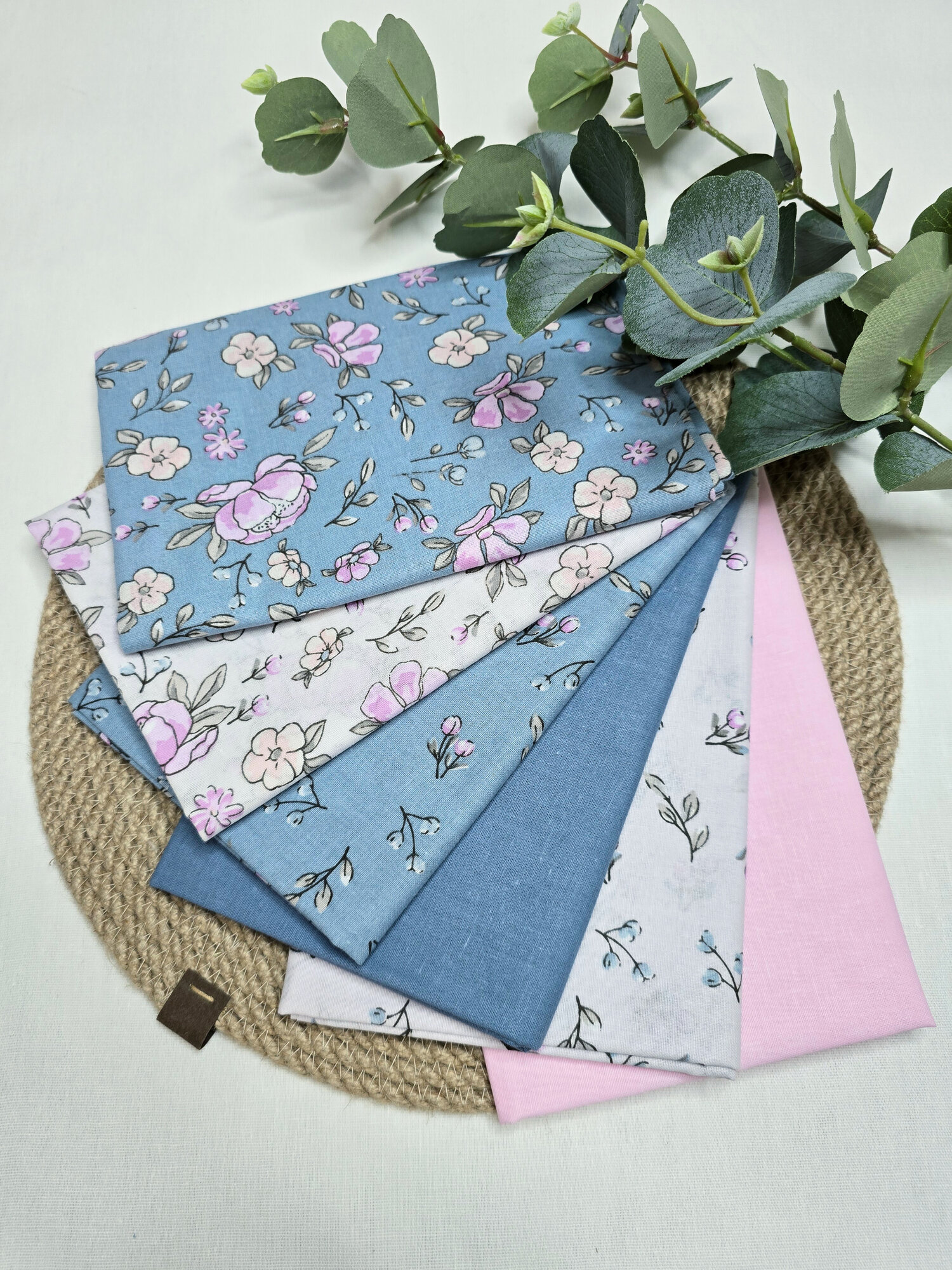 Набор Ткани "Шиповник с бутонами" из 6 отрезов 50*75