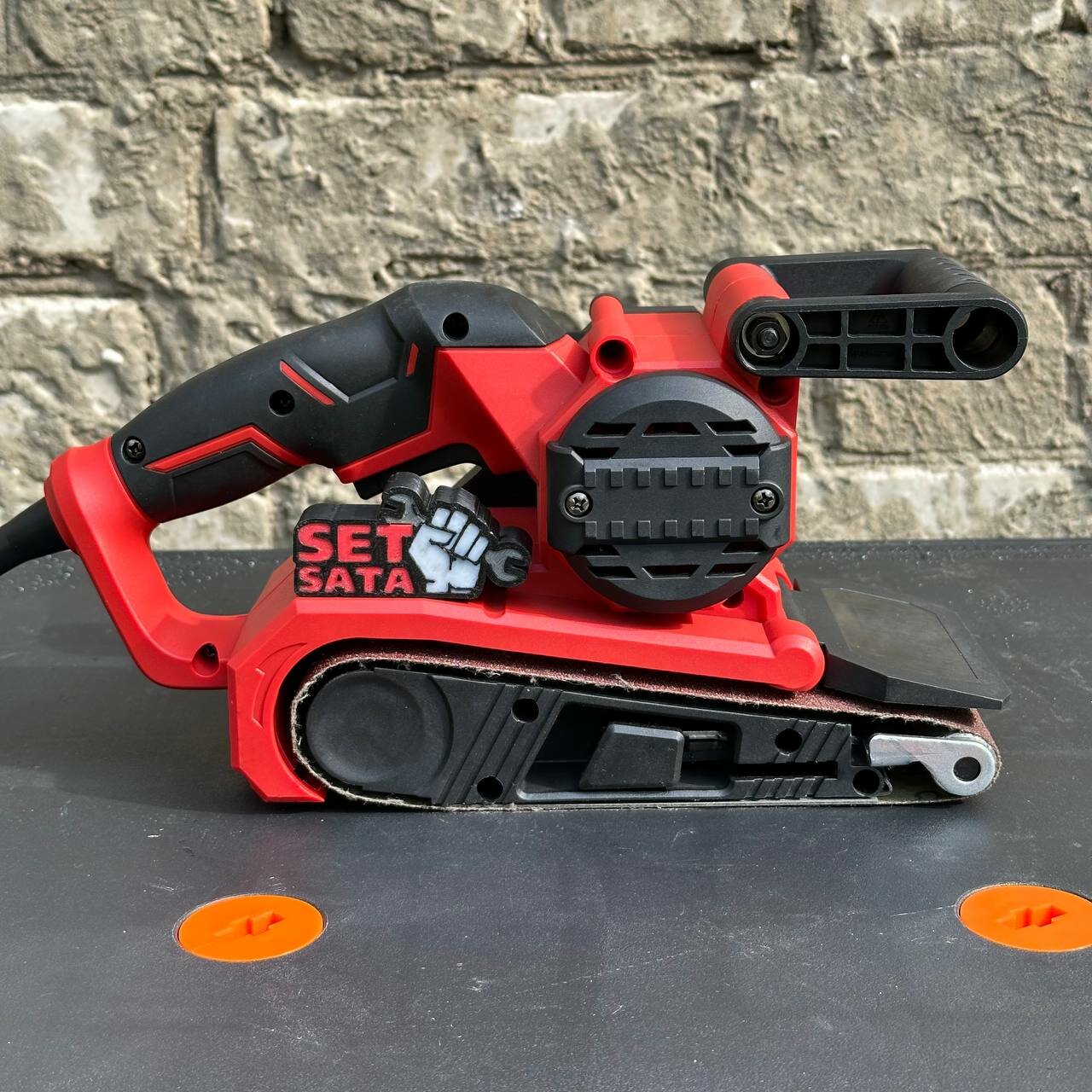 Ленточная шлифмашина WORTEX LX SB 7507 E с регулировкой оборотов (120-380 м/мин)