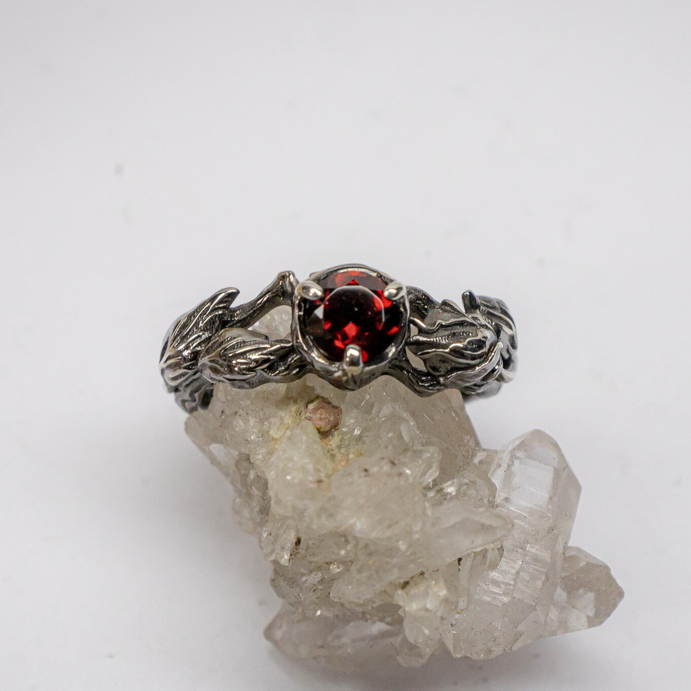 Кольцо 8jewel by NellyRomanova, серебро, 925 проба, родирование, гранат, размер 16.25, ширина 5 мм, бордовый, черный — фото 1