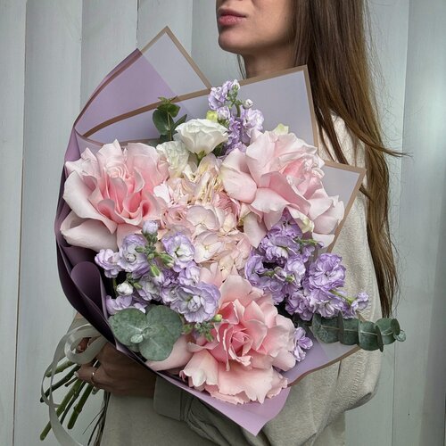 Изображение товара Авторский букет с французскими розами и ароматной маттиолой Ver Flowers