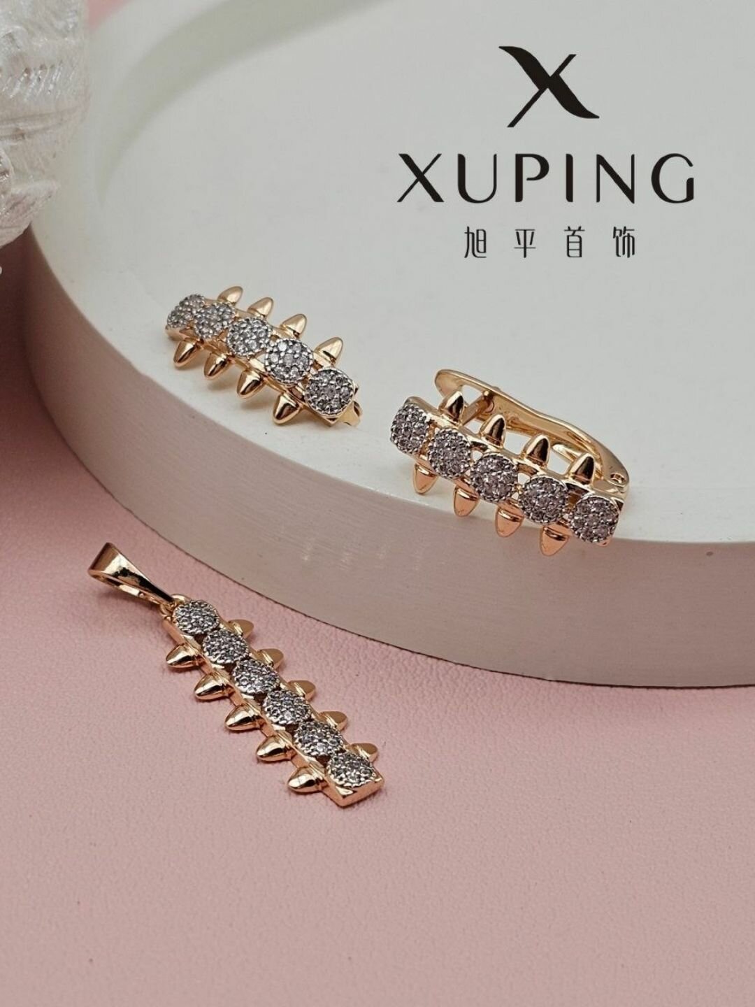 Комплект бижутерии: подвеска, серьги, искусственный камень, фианит