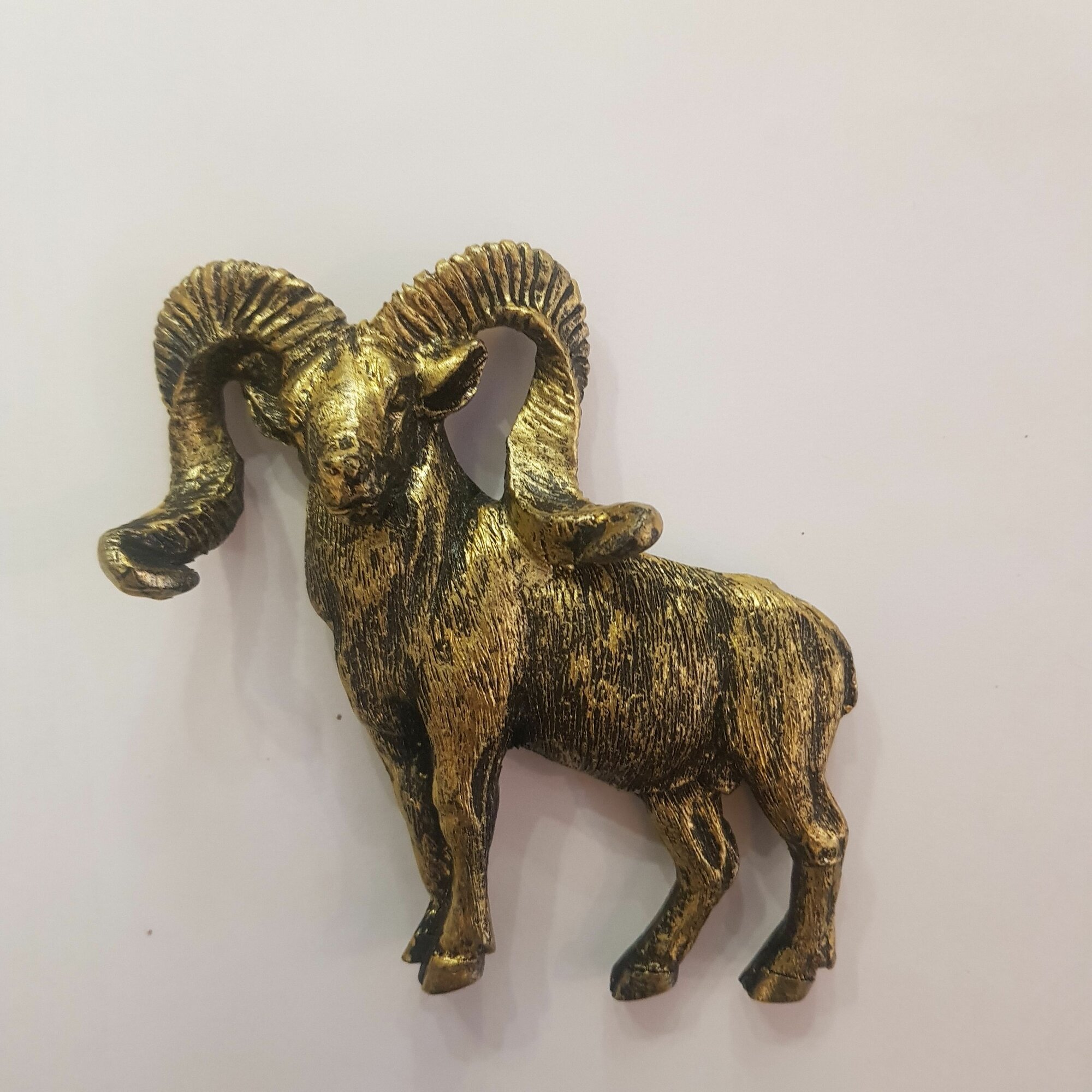 Изделие декоративное Магнит Гигант  Горный баран Архар  9 5х9 5х2см  полистоун  3811А