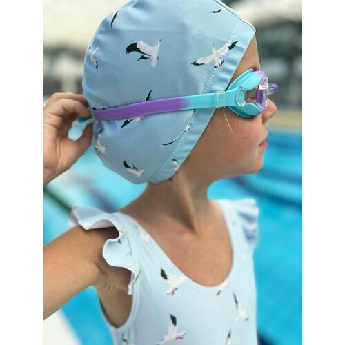 Шапочка детская для девочки, для бассейна и плавания от бренда CAPITANIA