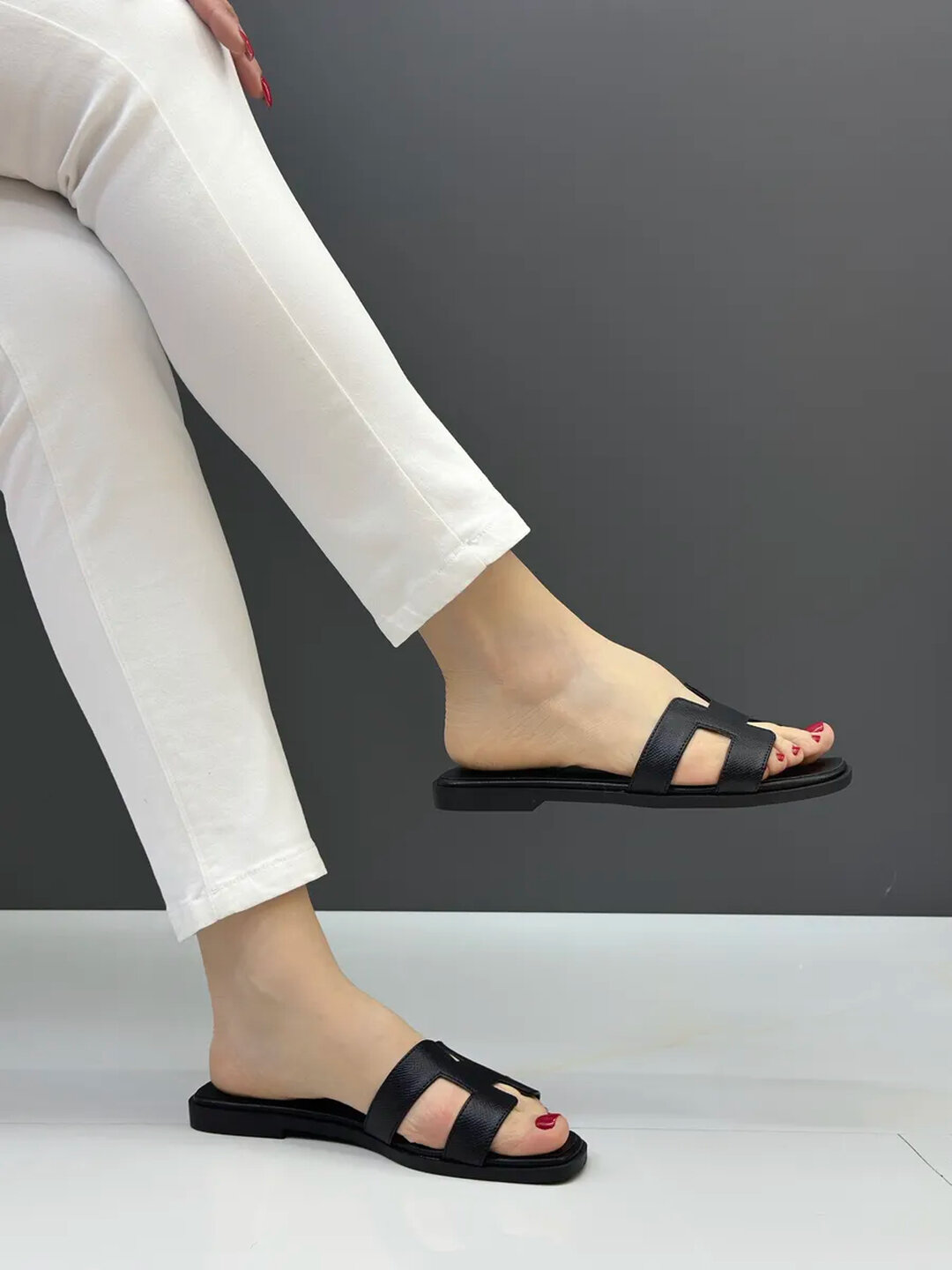 Шлёпанцы Hermes, размер 38, черный