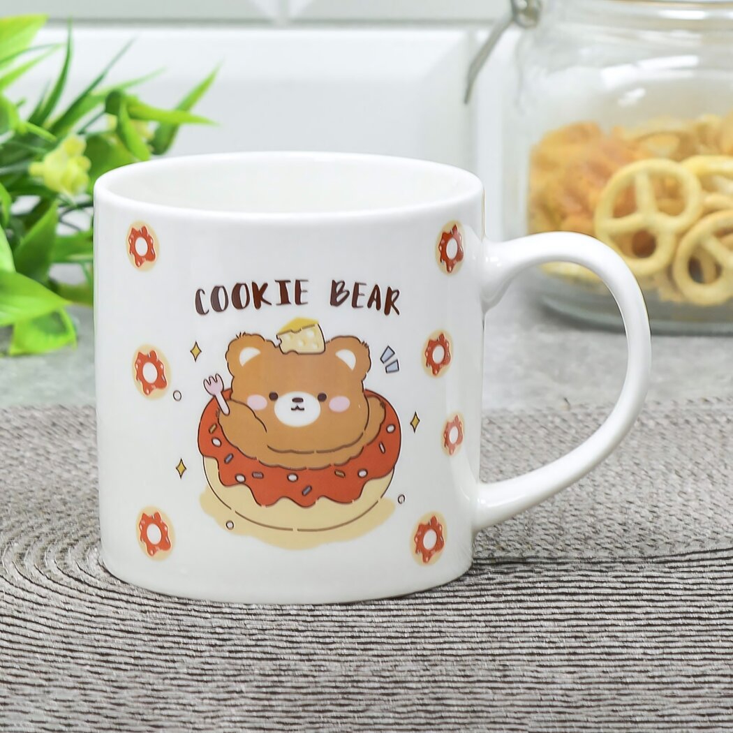 Кружка фарфоровая 380 мл «8 марта»: дизайн «Cookie Bear» с медведем и пончиками цвет в ассортименте