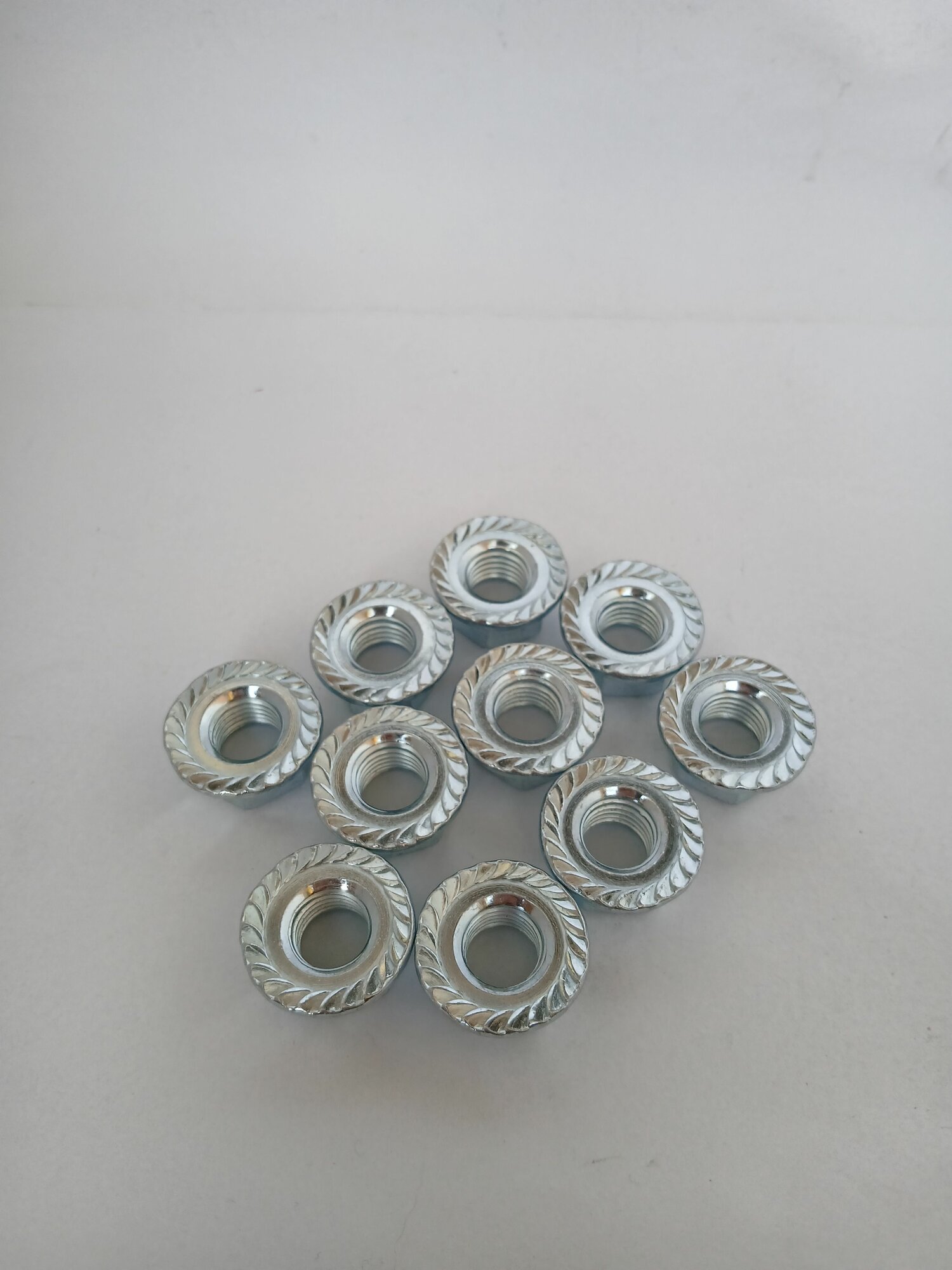 Гайка с фланцем DIN 6923 M12 1.5 класс 10