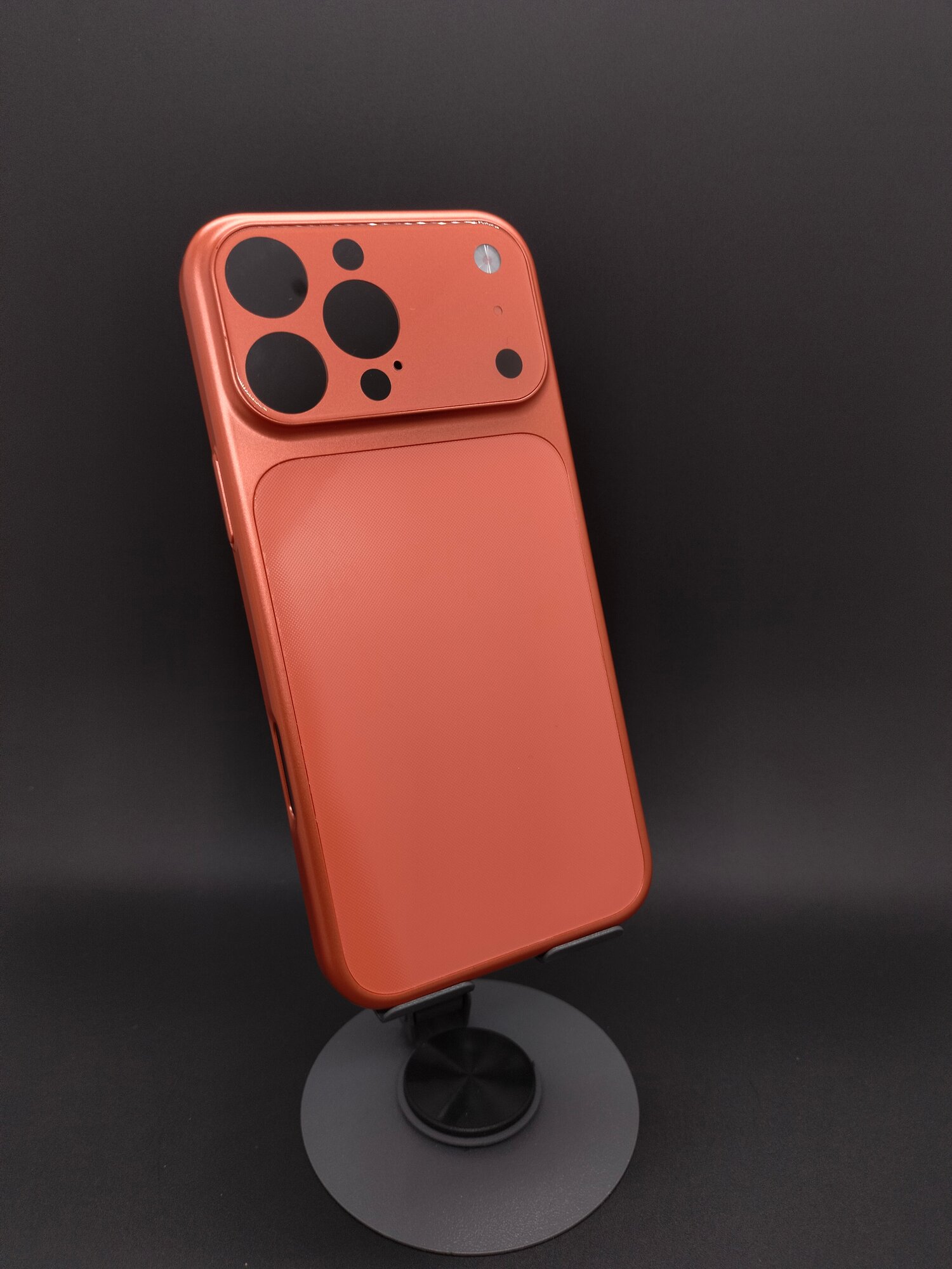 Чехлы для iPhone 15 Pro с поддержкой MagSafe в стиле iPhone 17 — фото 1