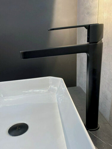 Изображение товара Смеситель для накладной раковины в ванную, высокий, на столешницу, черный матовый