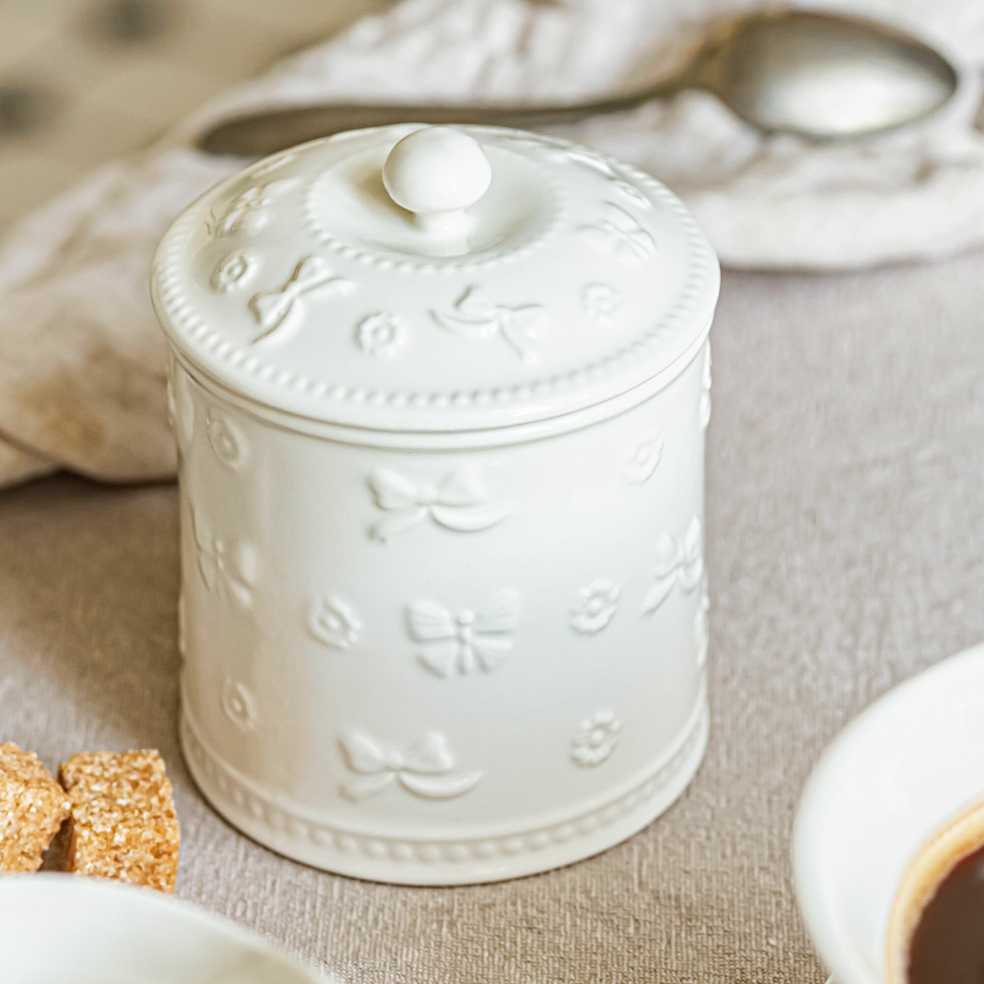 Сахарница керамическая с крышкой 280 мл "Кокетливые бантики"