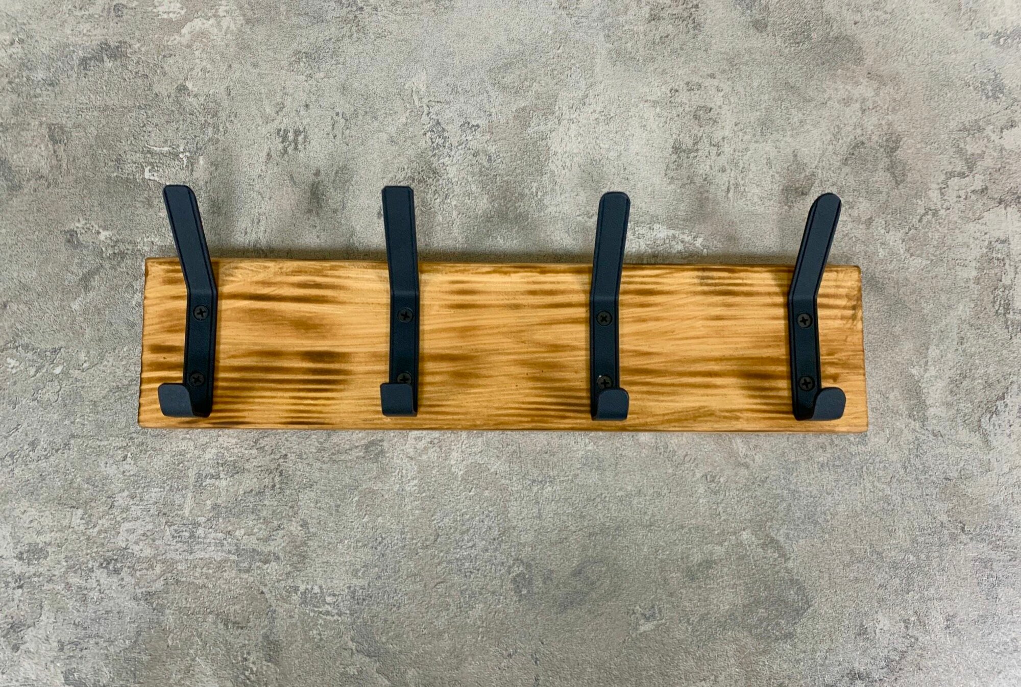 Вешалка деревянная 4-х крючковая 395х115х70 с крепежом черный цвет