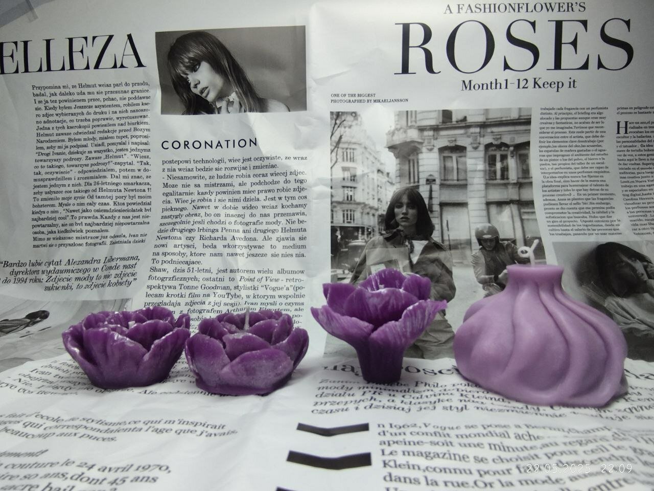 Свеча "Мак", ручная работа, сиреневая, пчелиный воск, в подсвечнике — фото 1